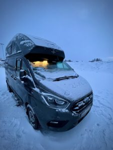 Nugget auf Stellplatz bei Umea